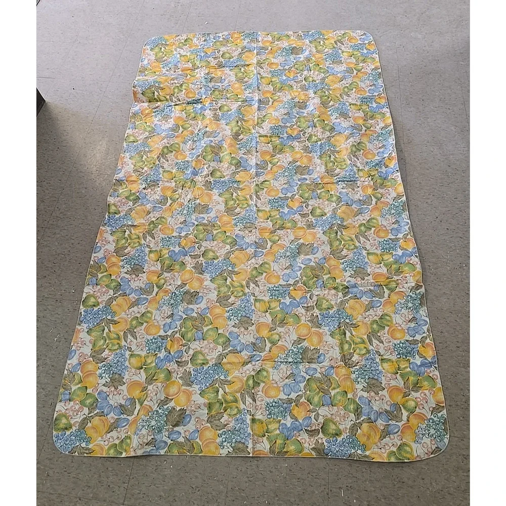 Vtg Yellow Green Lemon Grapes Print Wipeable Kitchen Dining Tablecloth 85